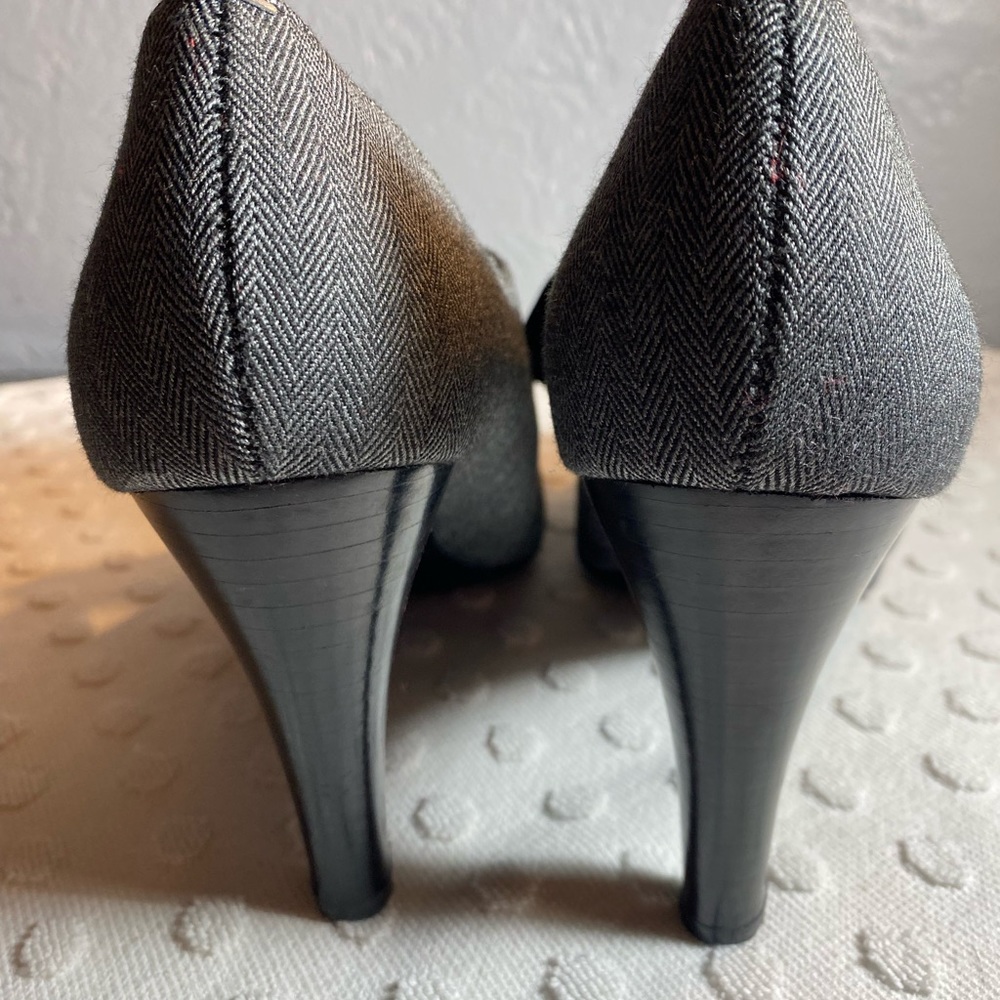 Ann Marino grey Herringbone Pumps with Black Satin Bow Accent - Picture 5 of 16